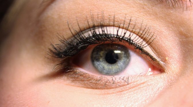 The Benefits Of Using An Eyelash Curler