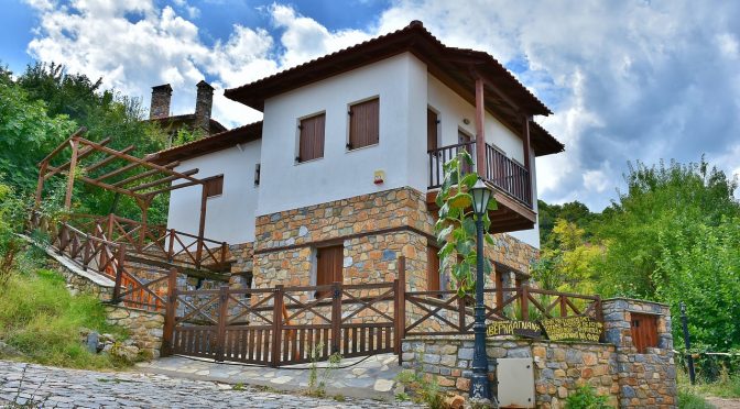 Une villa avec piscine à Barcelone pour les enfants