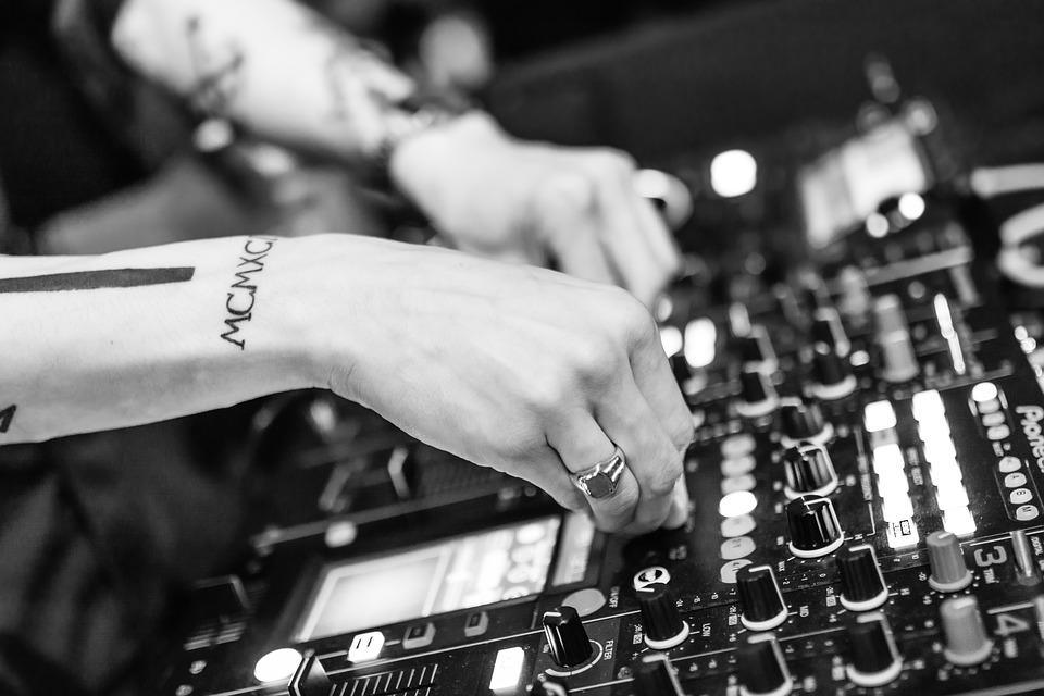 School Ball DJ Tips: How To Make Your Dancefloor Thrilling