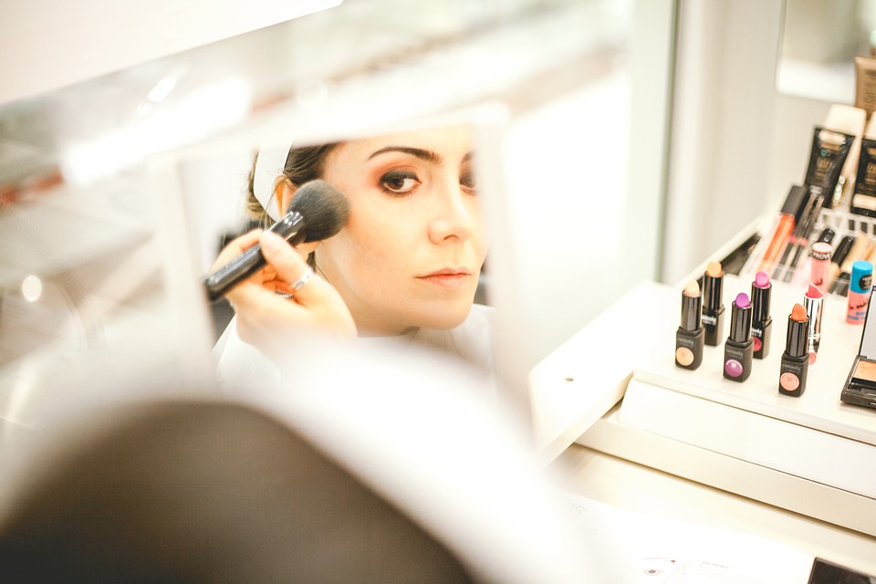 Lighted Makeup Mirror With Magnification: Everything You Need To Know