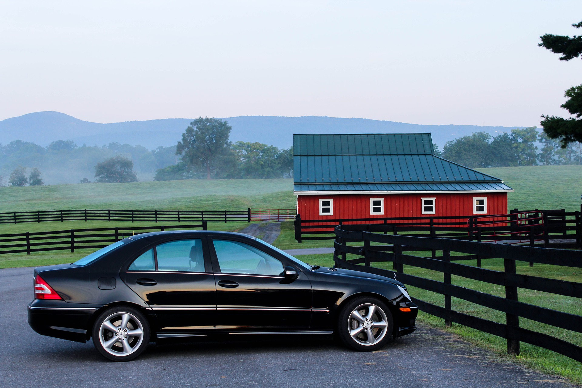 How To Choose The Right Driveway Fence For Your Home