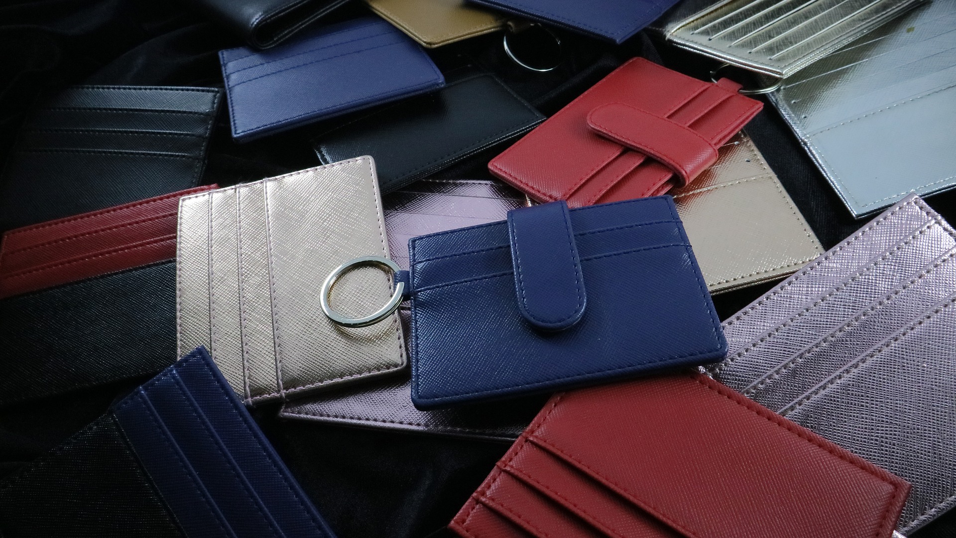 3 Reasons To Carry An Airtag Card Holder Wallet