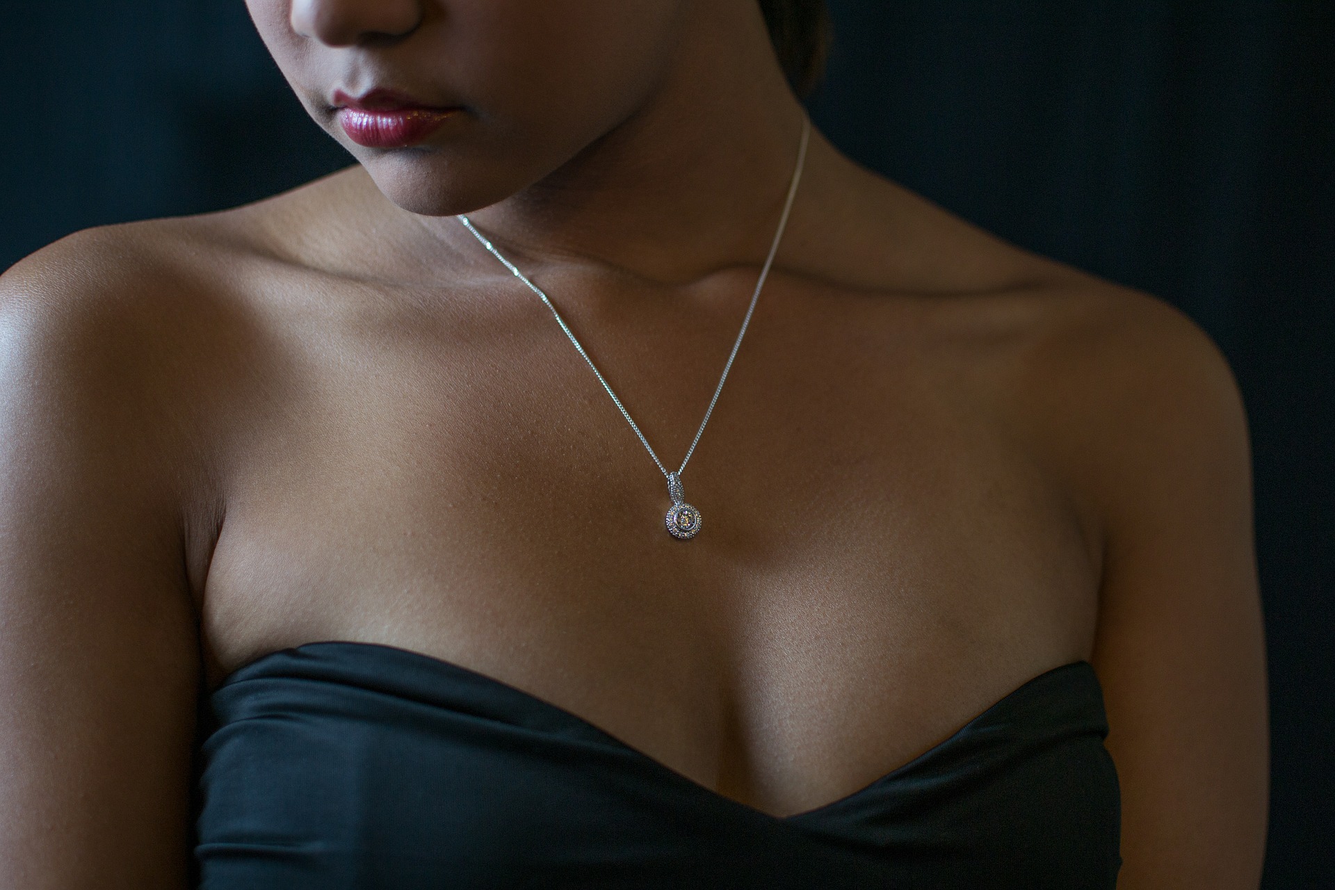 All About Hypoallergenic Necklaces: The Pros And Cons