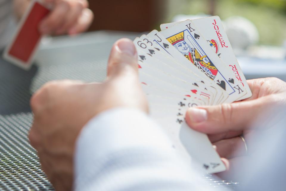 Why Card Games For Couples Are So Popular?