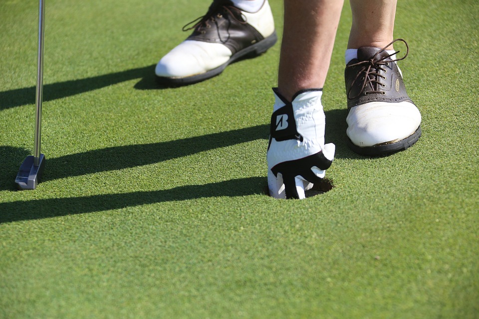 The Best Women’s Golf Shoes For Comfort & Style