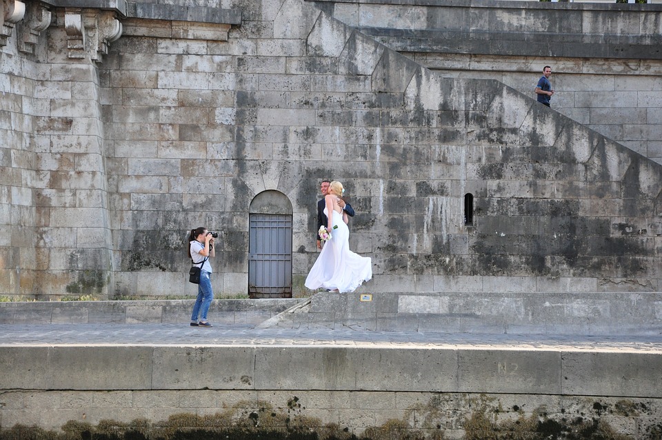 All You Need To Know About Hiring A Wedding Photographer In Cornwall