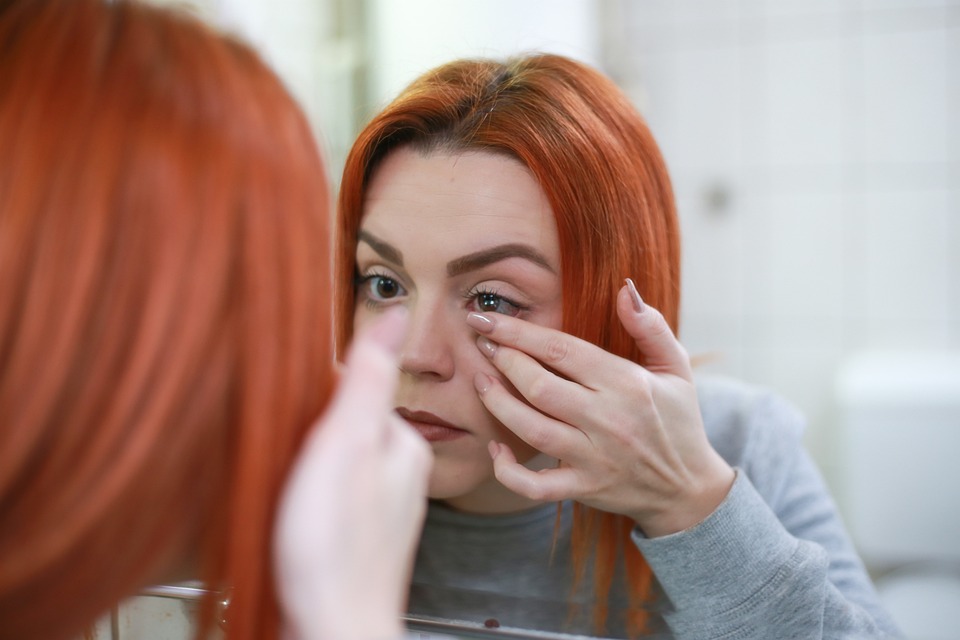 How To Choose The Right Blind Contact Lenses