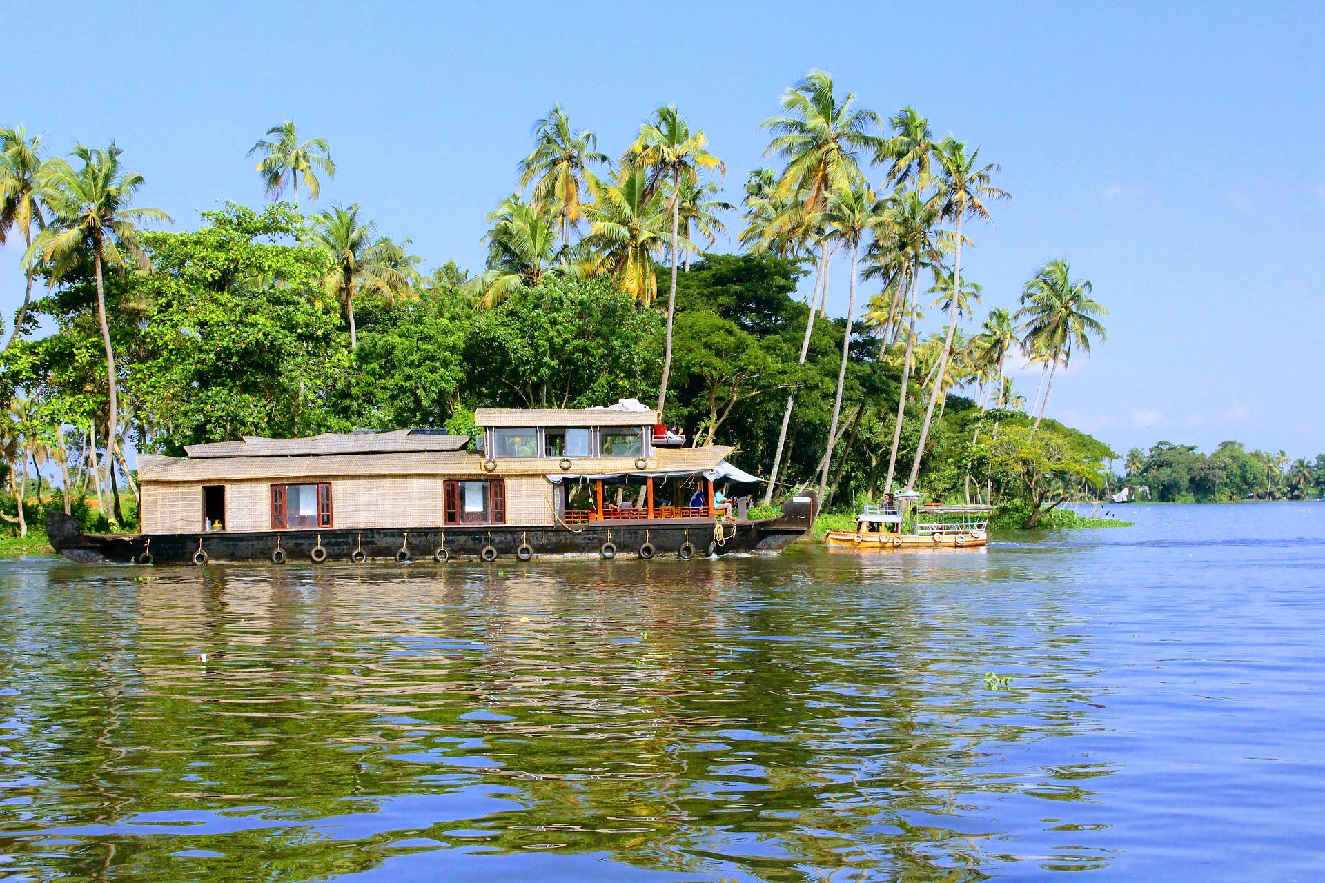 Glamping In Style On Luxury Houseboats In Srinagar