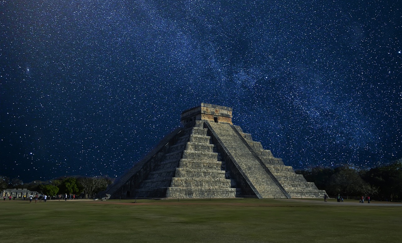 Discover the wonders of Chichen Itza archaeological site