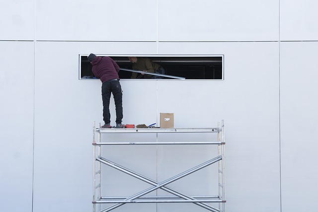 Everything You Need to Know About Using a Work Platform with Your Ladder