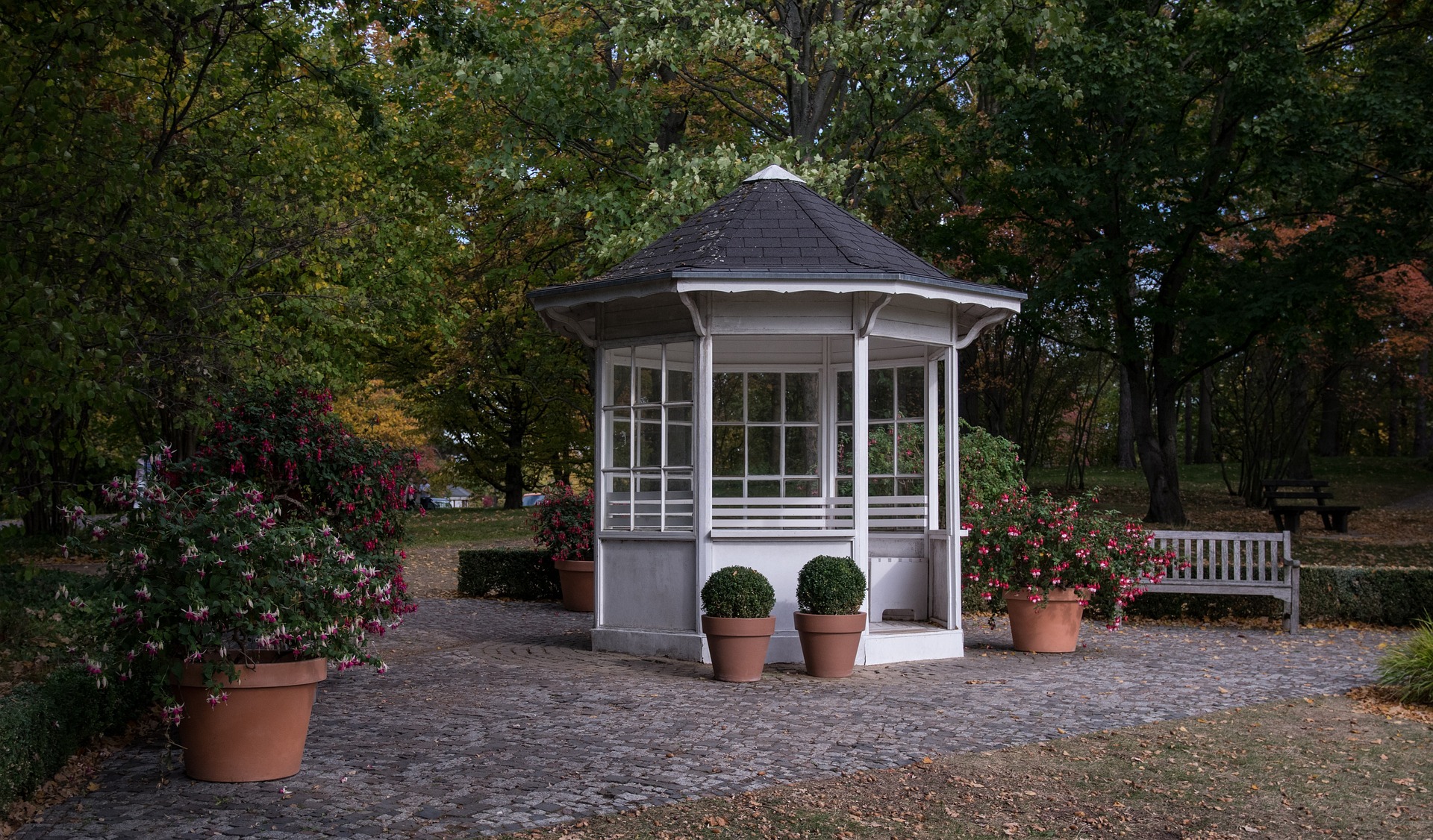 Enjoy Your Outdoor Space with a Retractable Roof