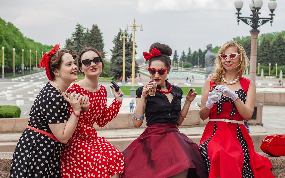 The Fashionable Fifties: Stunning Vintage Dresses