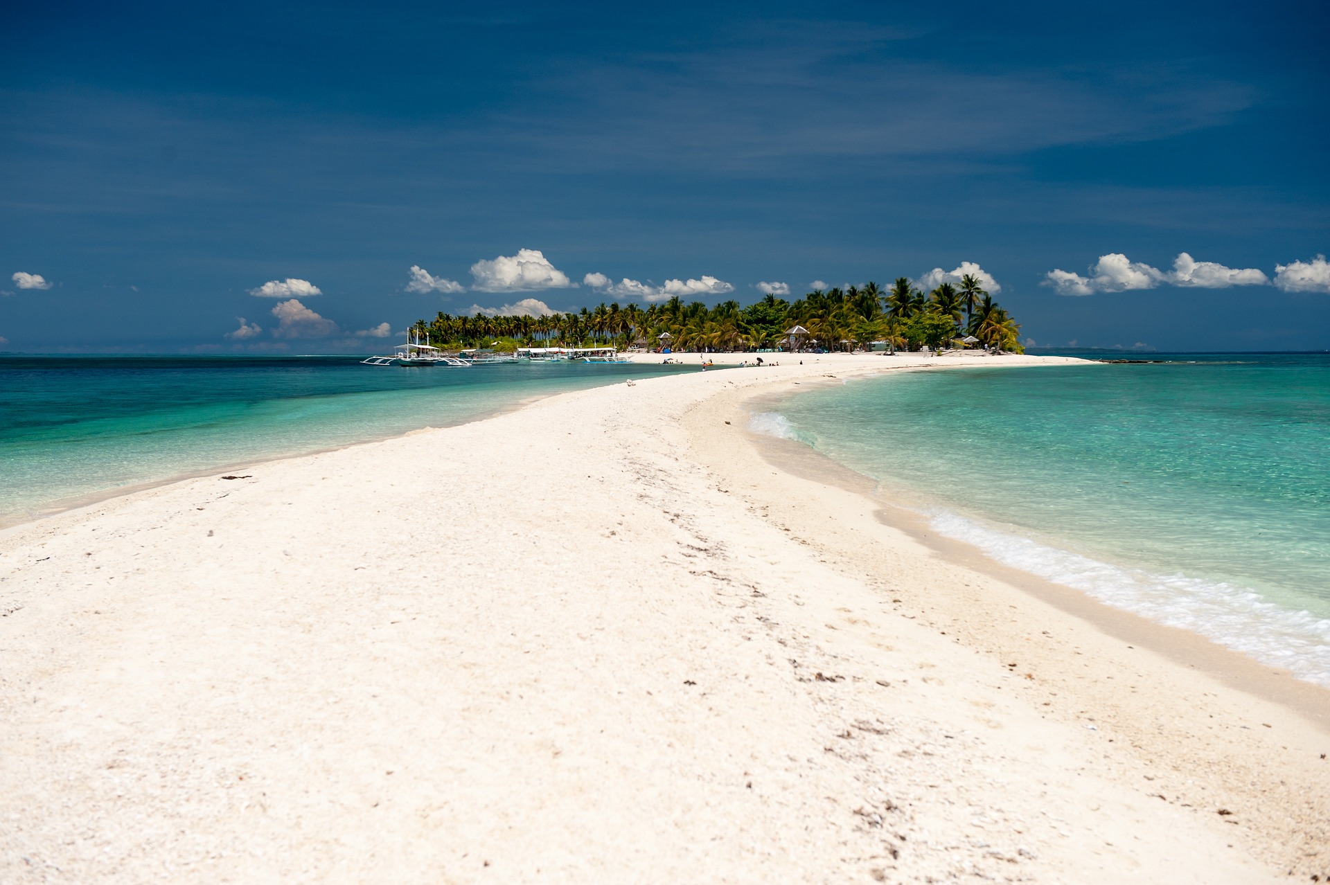 Discover the Sunny Beaches of the Philippines