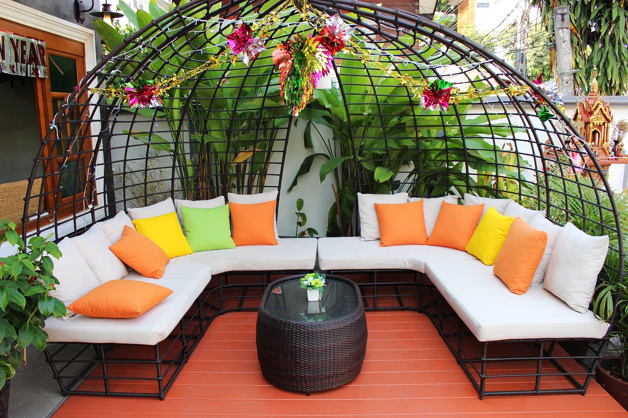 Transform Your Backyard with Chic Outdoor Furnishings