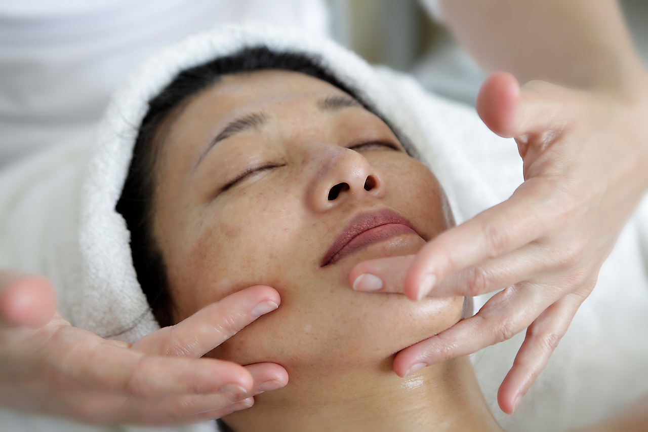 Discover the Relaxing Benefits of Facial Massage