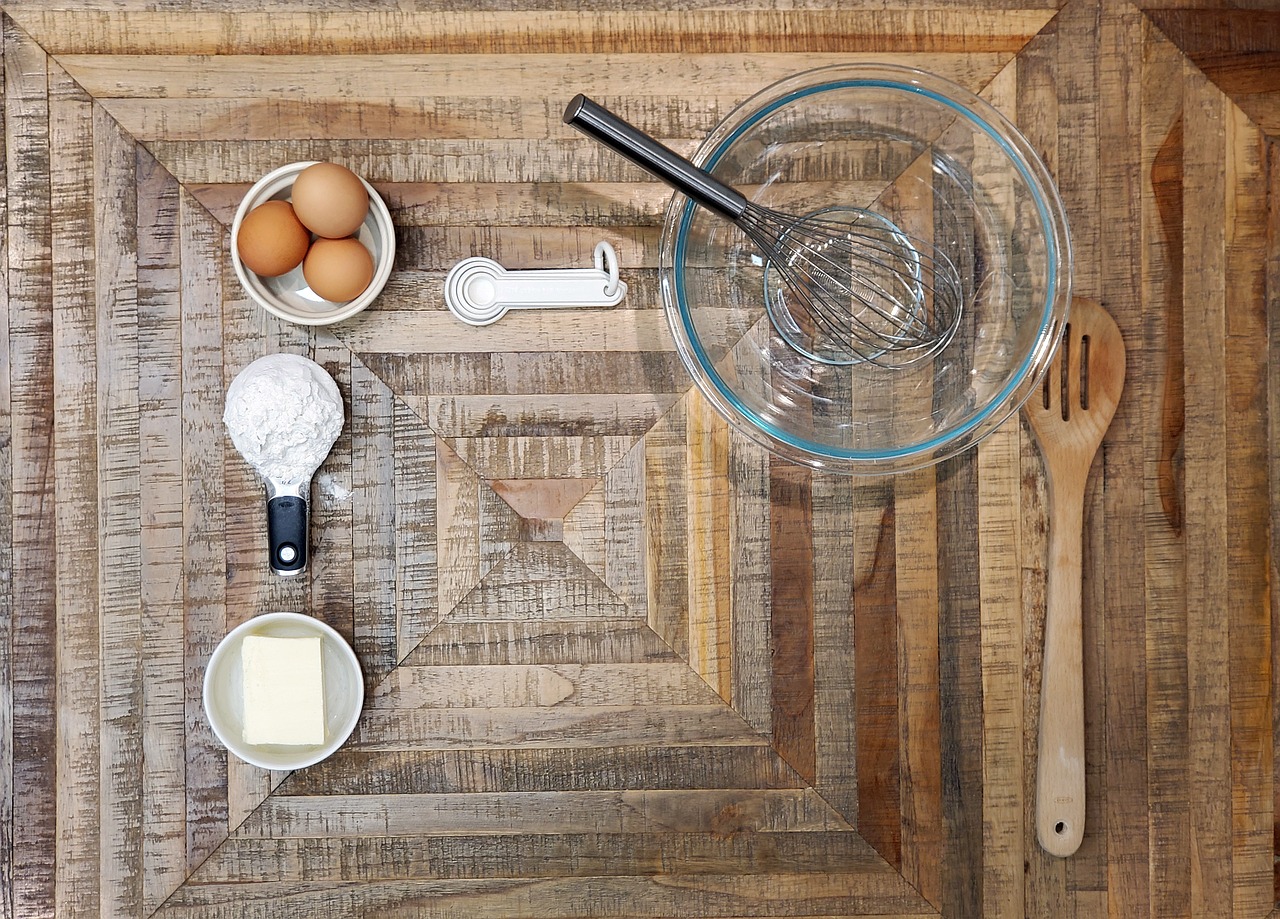 How to Use Measuring Spoons and Cups