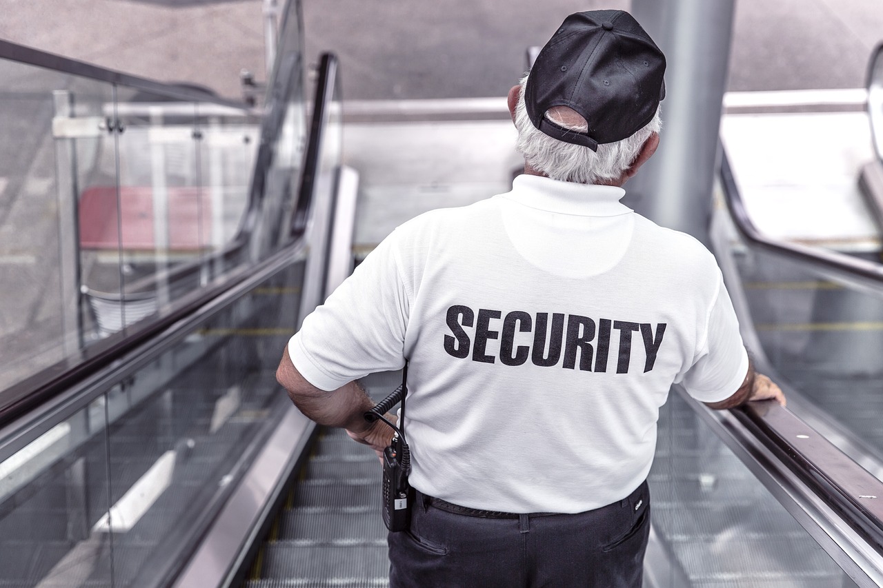 Retail Security Guards: Keeping Stores Safe and Secure