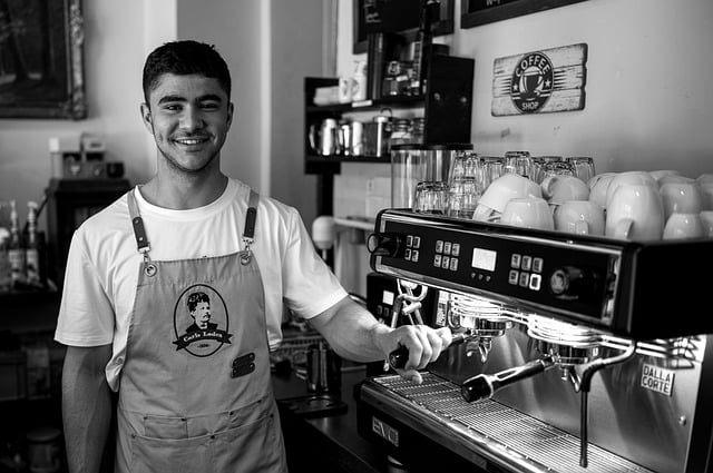 The Convenience of Having Pockets on Men’s Aprons