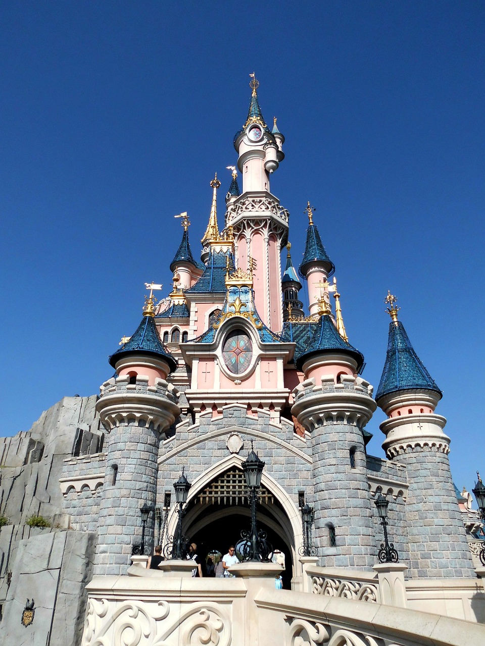 Experience the Best of Disneyland with a VIP Tour