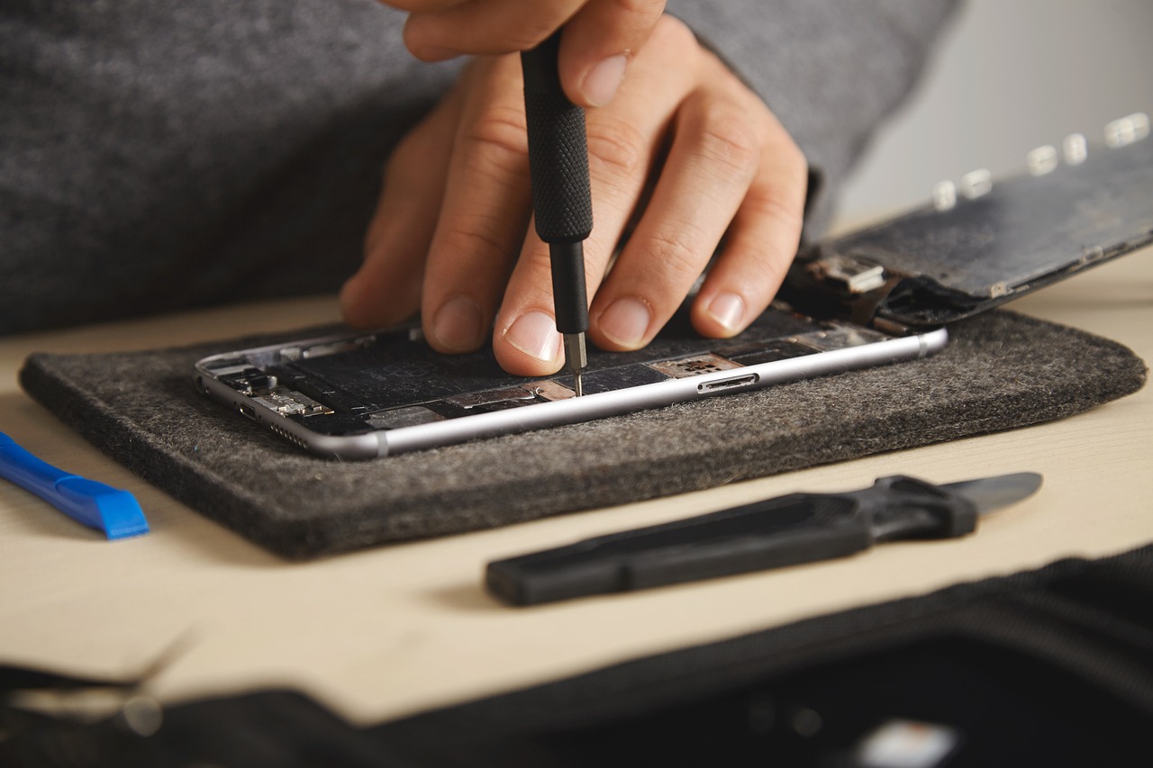 Fix It with Ease: Phone Repairs in Alexandra Headland