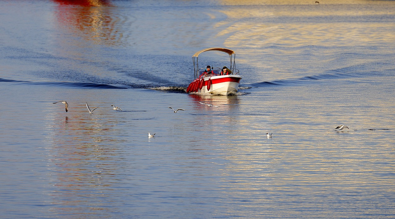 The Advantages of Owning a Small Boat with a 15-Horsepower Engine