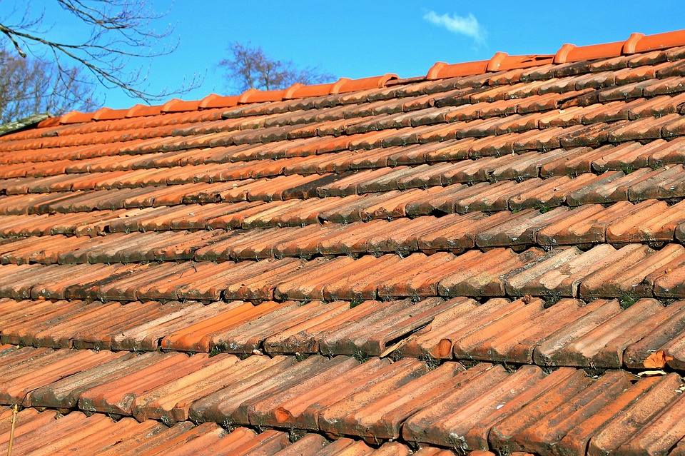 Say Goodbye to Falling Rocks: Removing Loose Stones from Your Roof