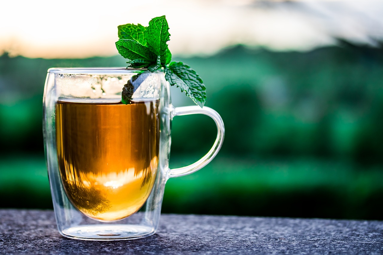 The Benefits of Herbal Tea for New Moms